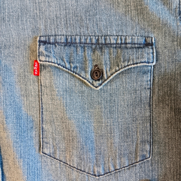 Levi's large cotton denim short sleeve button-down. - Picture 5 of 11